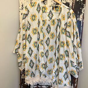 Women’s ND open Boho blouse top w crochet bottom fringe. Size XL